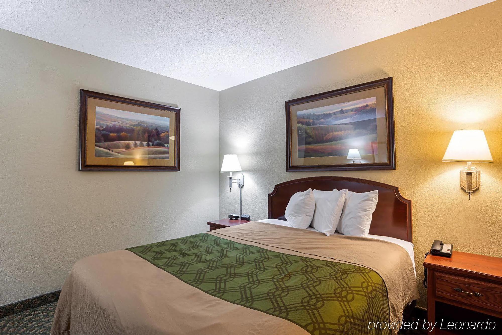 Rodeway Inn & Suites Kearney Exterior photo