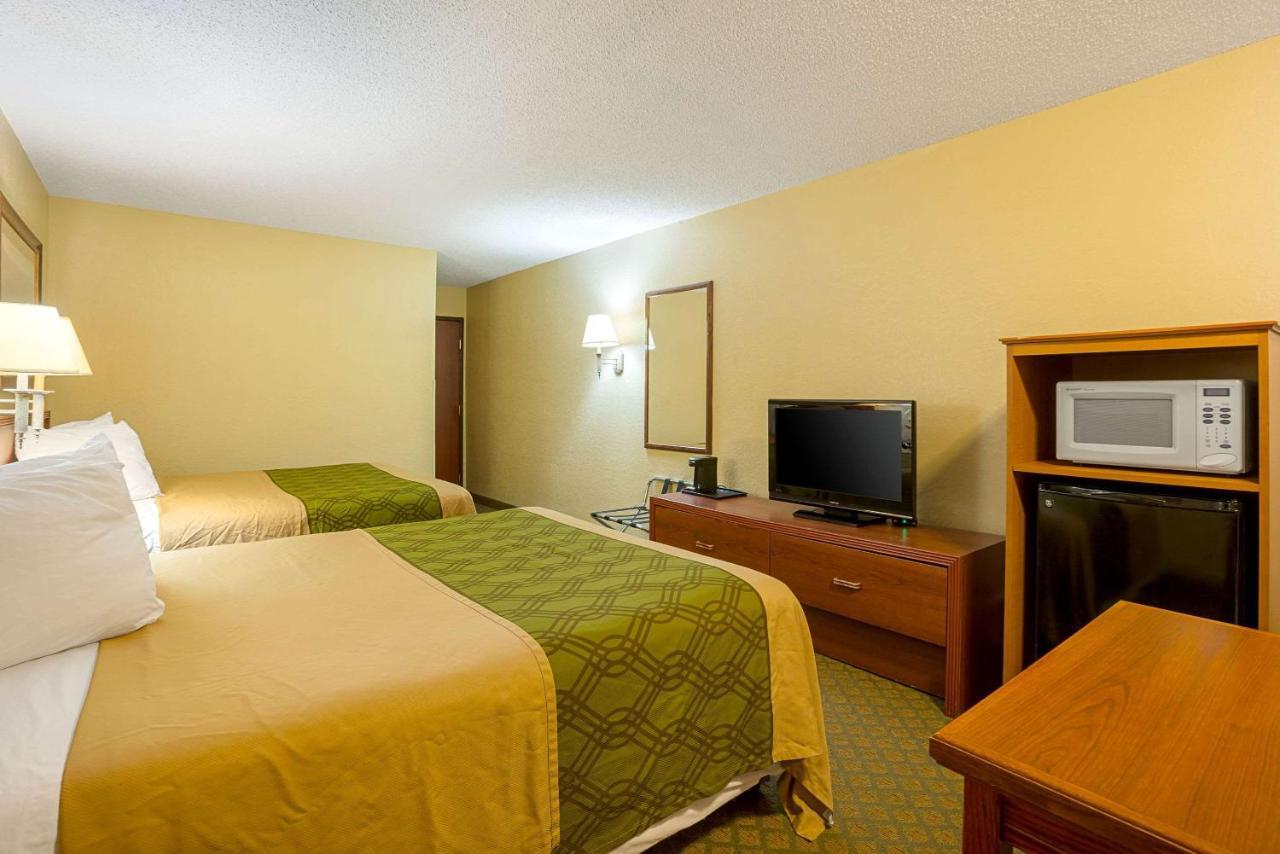 Rodeway Inn & Suites Kearney Exterior photo