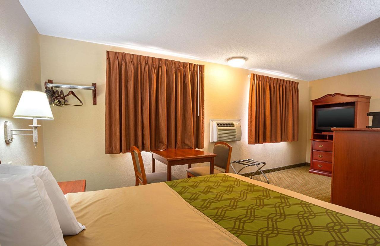 Rodeway Inn & Suites Kearney Exterior photo