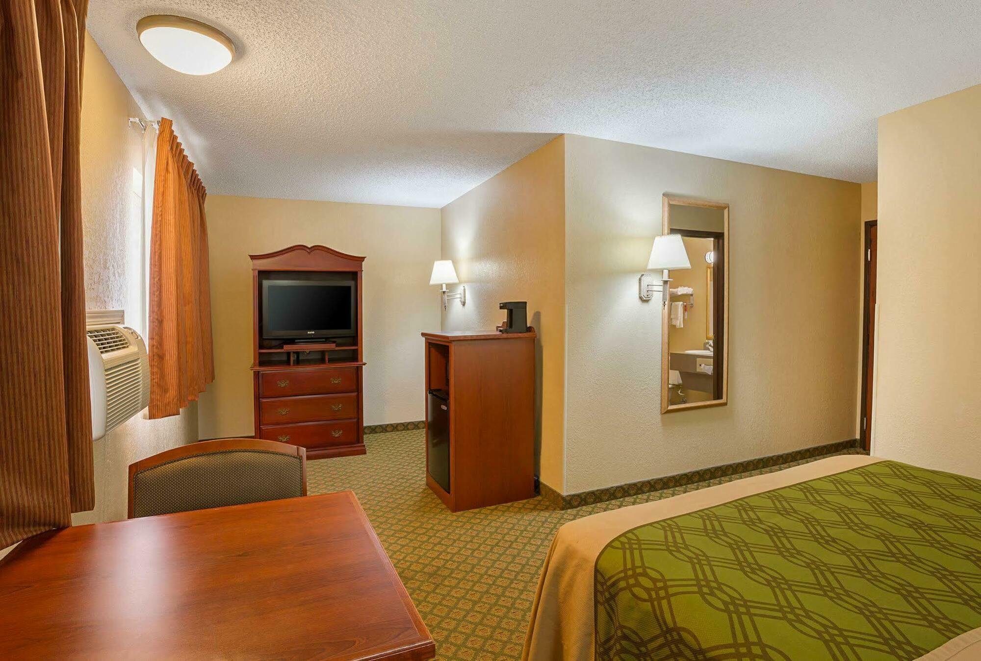 Rodeway Inn & Suites Kearney Exterior photo