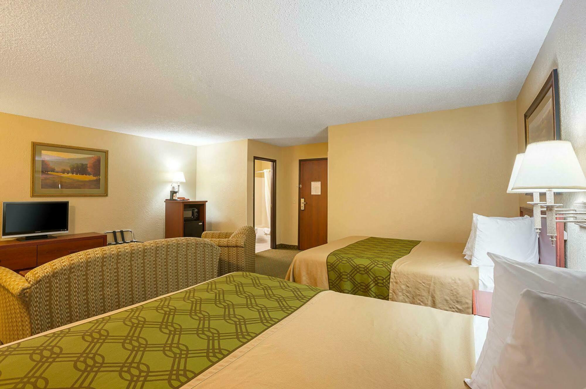 Rodeway Inn & Suites Kearney Exterior photo