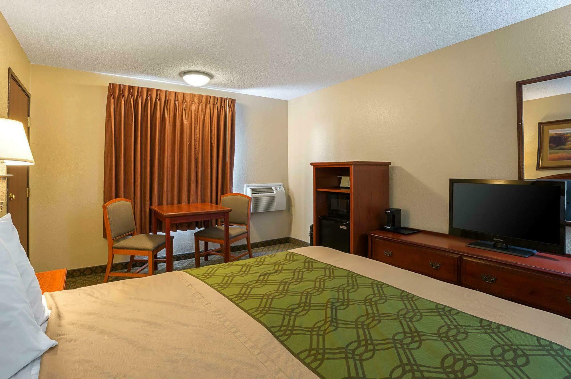 Rodeway Inn & Suites Kearney Exterior photo